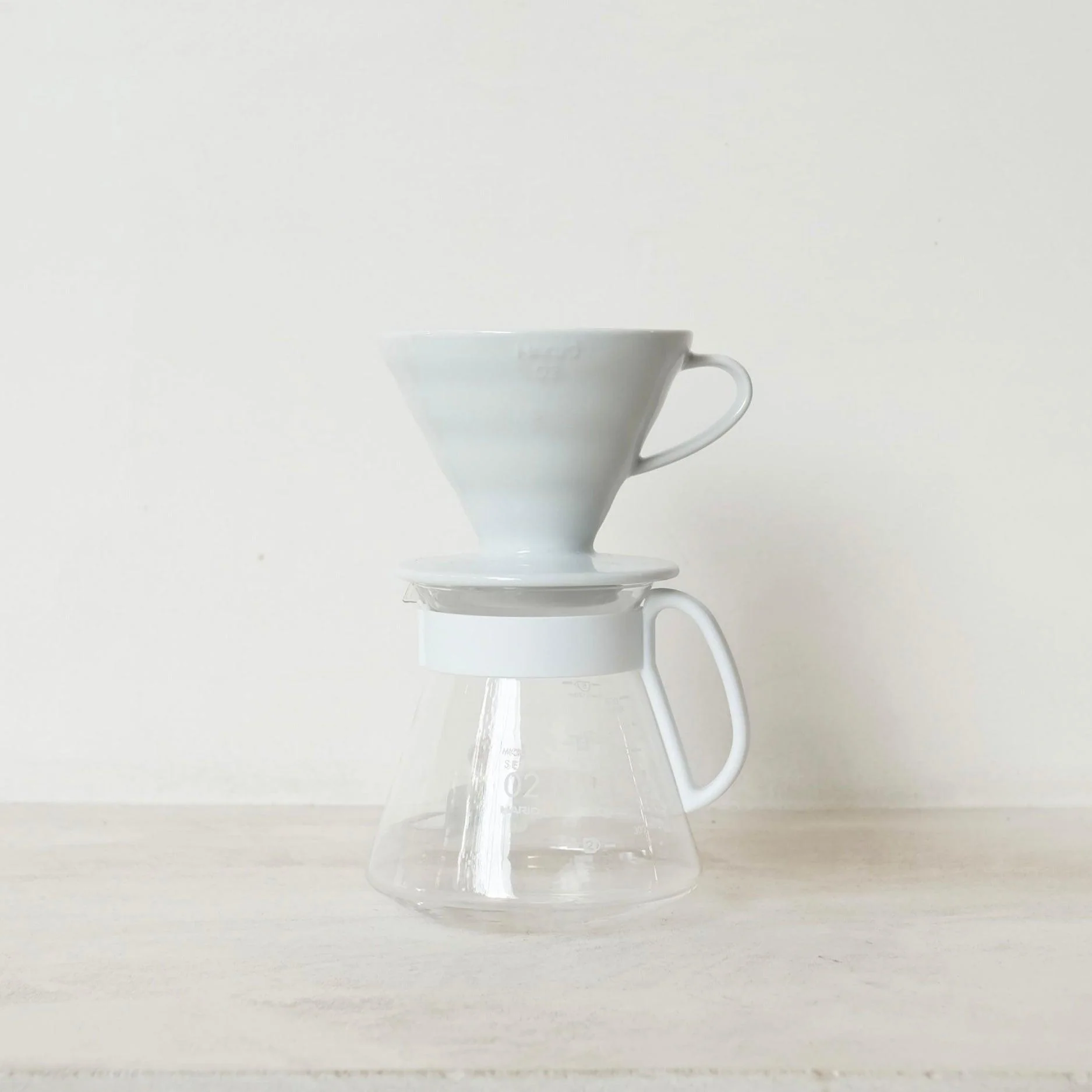 Hario V60 Ceramic Dripper 02 Set White - Image 3